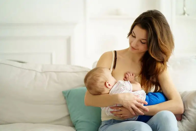 What are the best positions to breastfeed your new-born baby? 